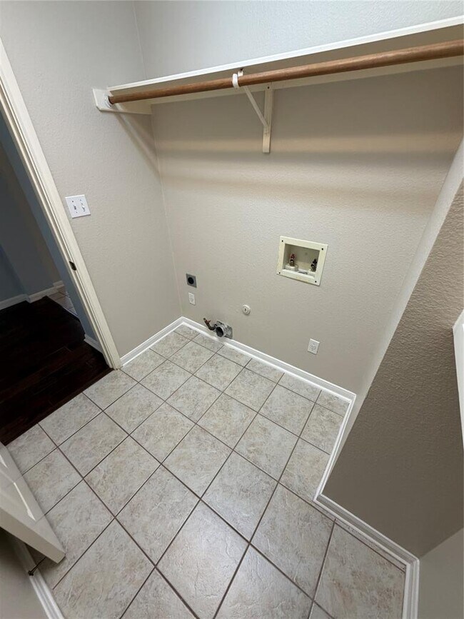 Building Photo - 8413 Sea Ash Cir