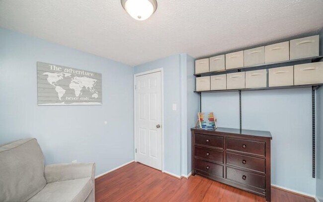 Building Photo - Well maintained 3 bedroom townhouse in established Frederick community ready early May!