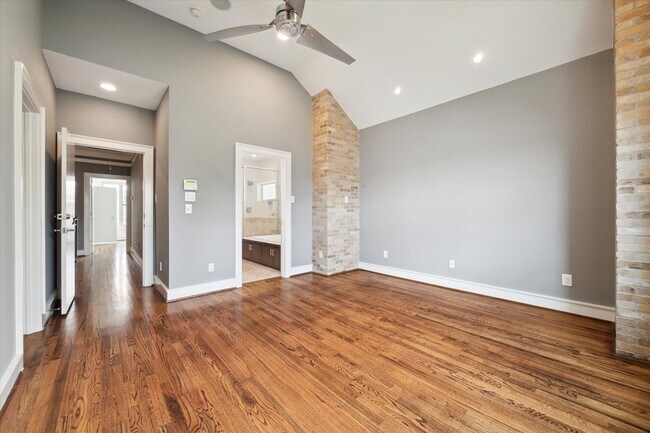 Building Photo - 6126 Clyde St