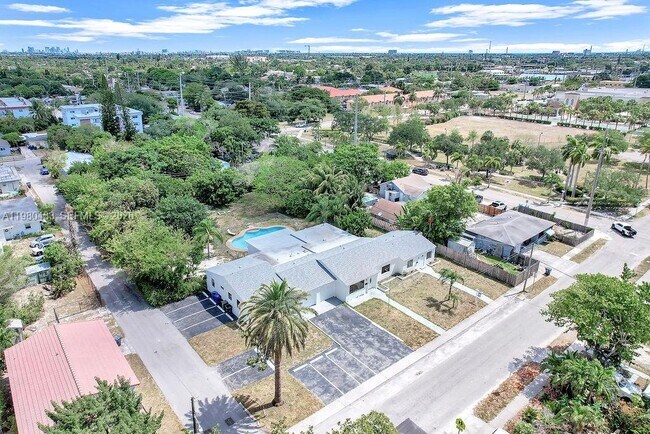 Building Photo - 2415 Pierce St