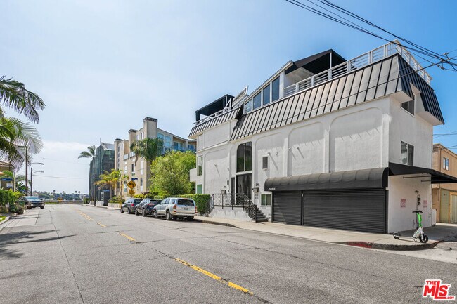 Building Photo - 29 Yawl St