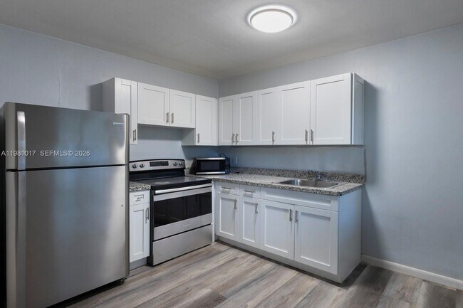 Building Photo - 101 SW 24th Ave