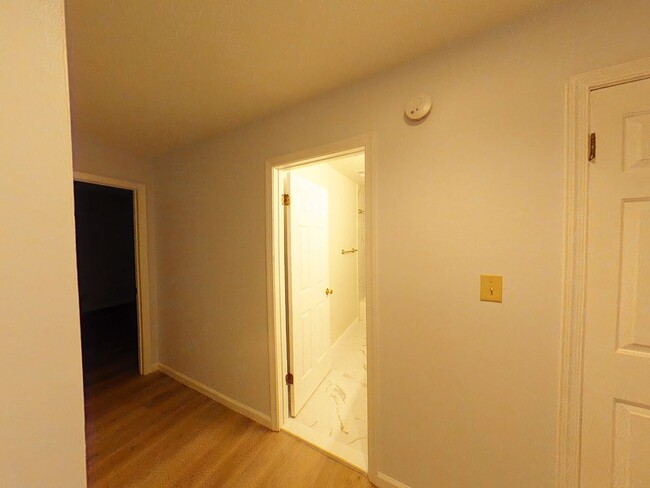 Building Photo - 3 Bedrooms, 2.5 Bathrooms Townhouse in Wil...