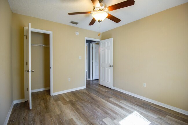 Building Photo - 4724 Whitewater Ln