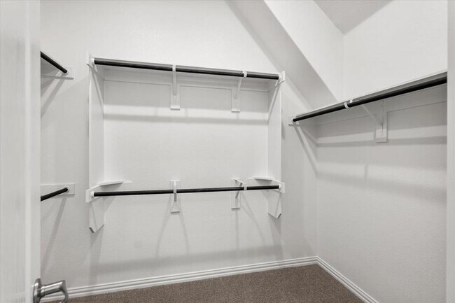 Building Photo - 1425 Cole Ests Dr
