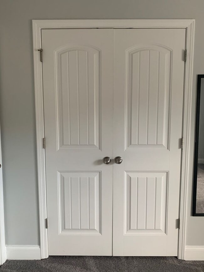 Building Photo - Lovely Eastside Townhome Condo Near Vet School- 3BR/3BATH!