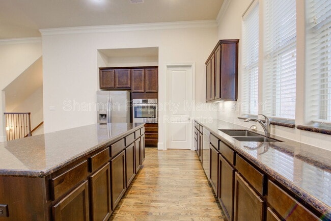 Building Photo - 9627 Fannin Station W