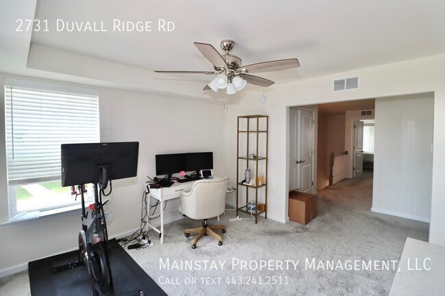 Building Photo - 2 Bedroom Plus DEN End Unit Townhome W Gar...