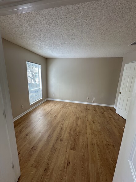 Building Photo - 209 14th St NE