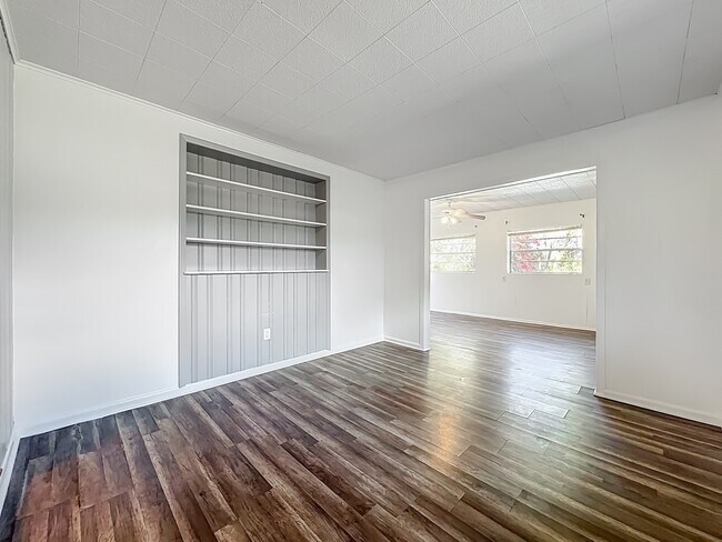 Building Photo - 1706 Cambridge Dr