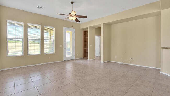 Building Photo - 4163 N Evergreen St