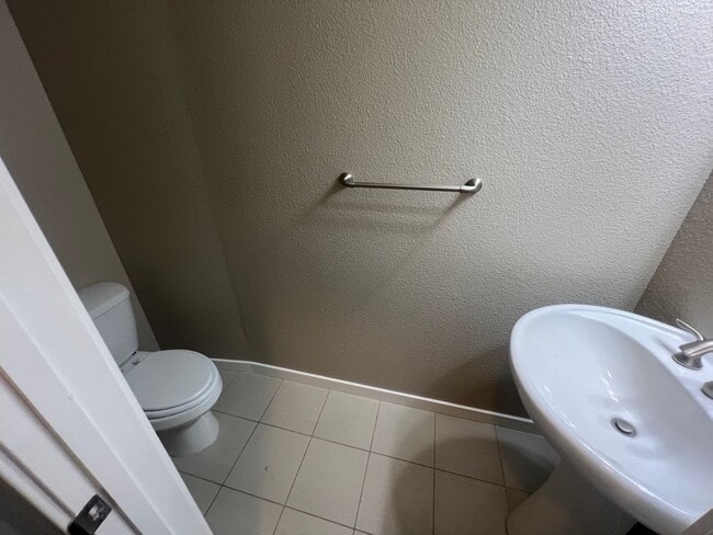 Building Photo - Beautiful 3 bed 3.5 bath Townhouse with A/C in Mountain View. Blocks from Downtown.