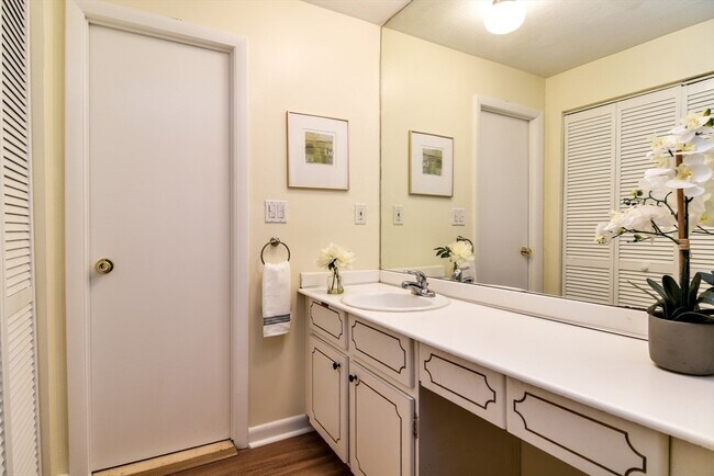 Building Photo - 911 Edgell Rd