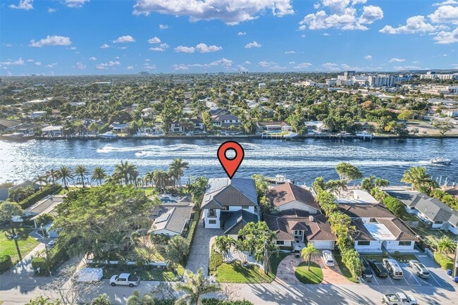 Building Photo - 319 S Riverside Dr