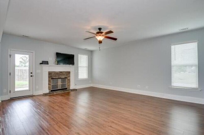 Building Photo - 171 Radcliff Dr