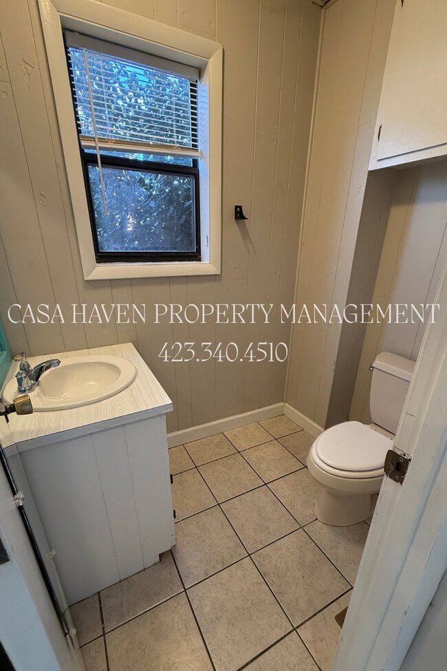 Building Photo - Johnson City, TN – 3 Bedroom Apartment with Utilities Included!