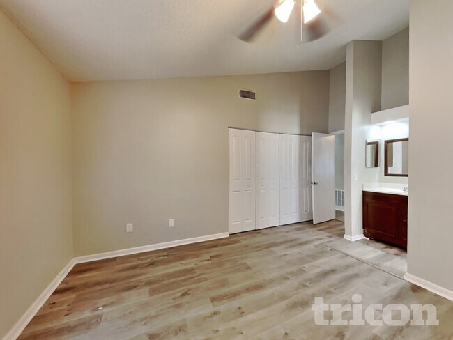 Building Photo - 4051 Forecast Dr