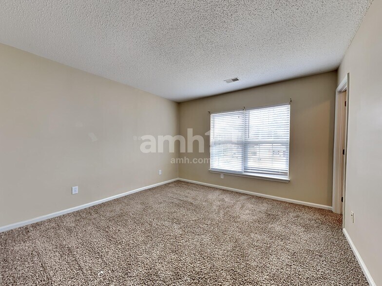 Building Photo - 193 Wildberry Ln