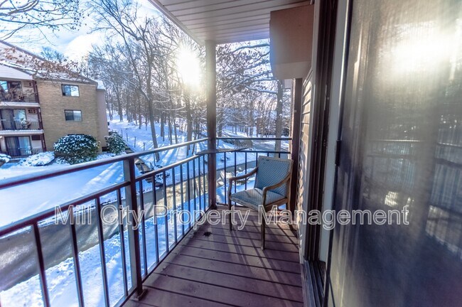 Building Photo - 23 Country Club Dr