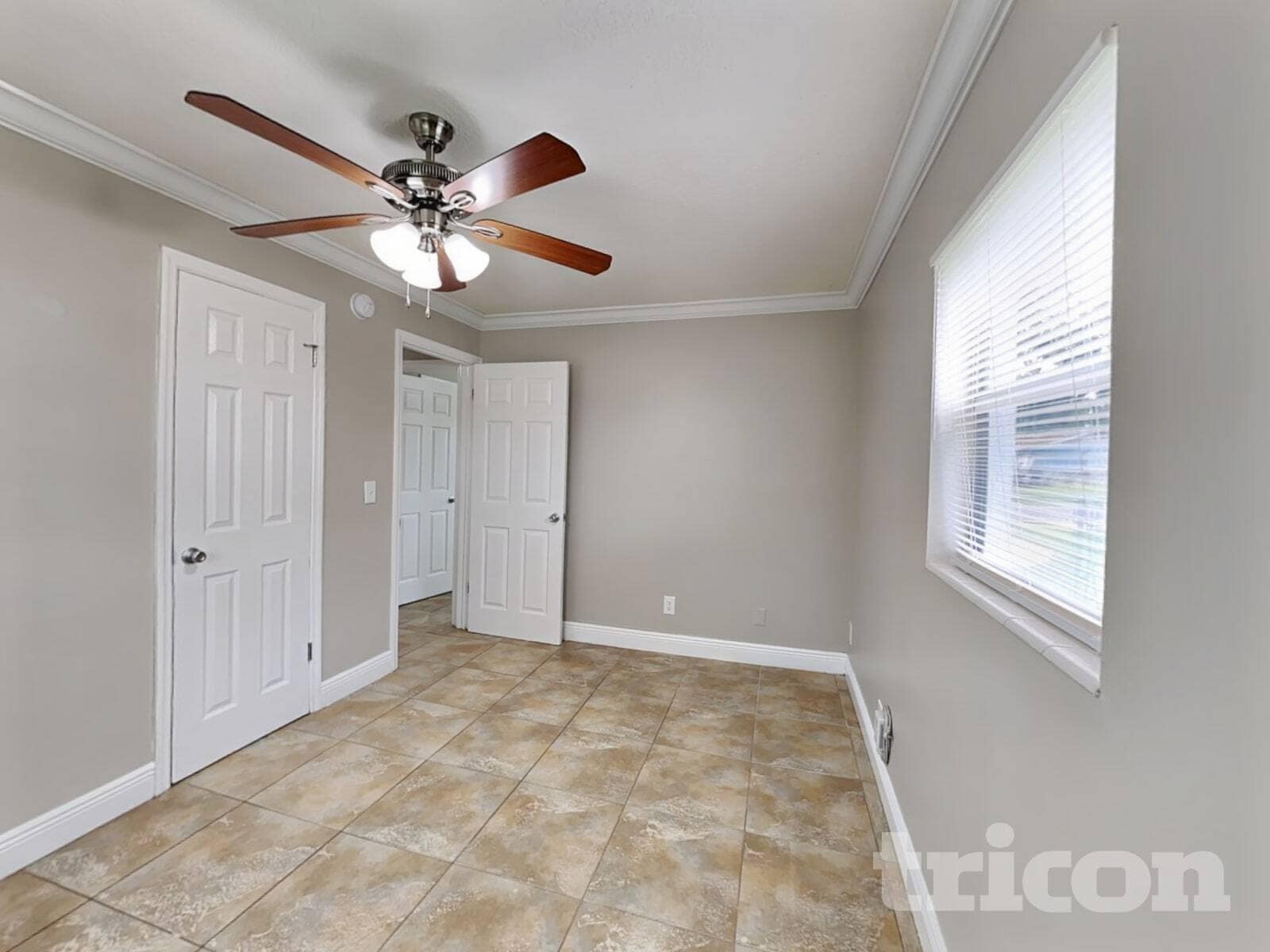 Building Photo - 563 Robin Hill Cir