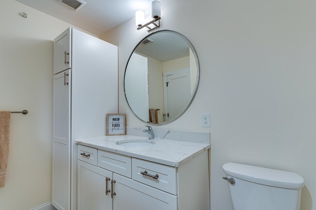 Building Photo - 30 Cate St