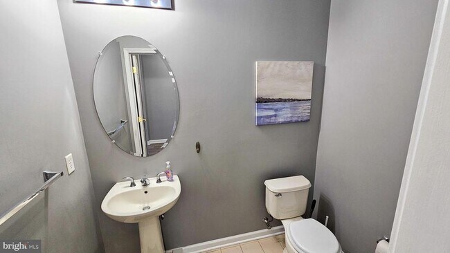 Building Photo - 51 Farrah Dr