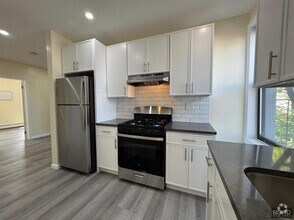 Building Photo - 2 bedroom in Brooklyn NY 11211