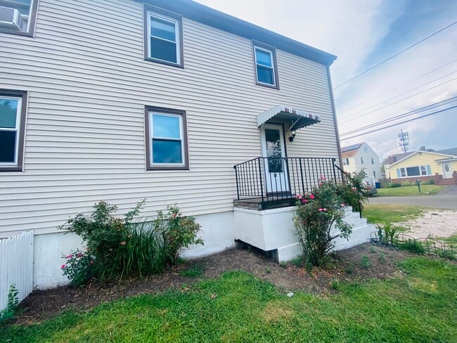 Primary Photo - 35 Harding Ave