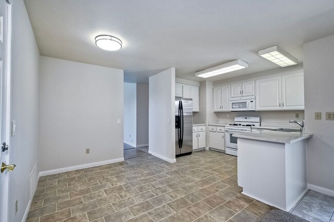Building Photo - Stunning Single-Level Home