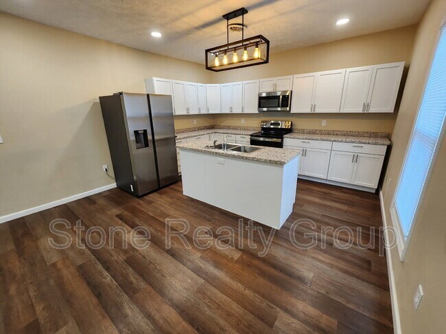 Building Photo - 1423 Maple Ave