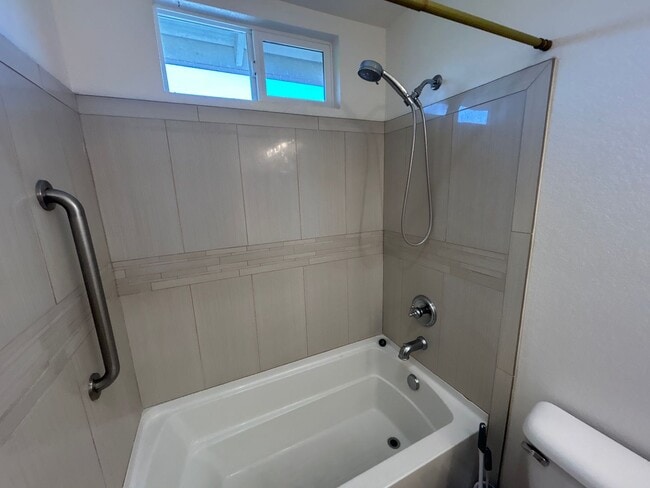 Building Photo - 212 Riverbend Ln