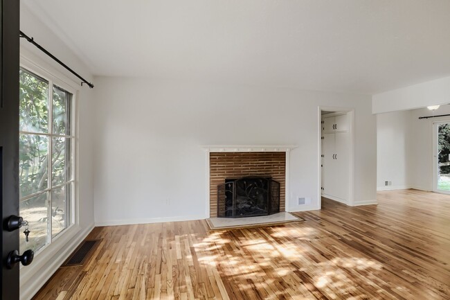 Building Photo - South Tabor — 2BR/1BA Home with Attached Garage