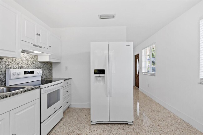 Building Photo - 3500 SW 26th St