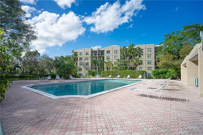 Building Photo - 21 Royal Palm Way