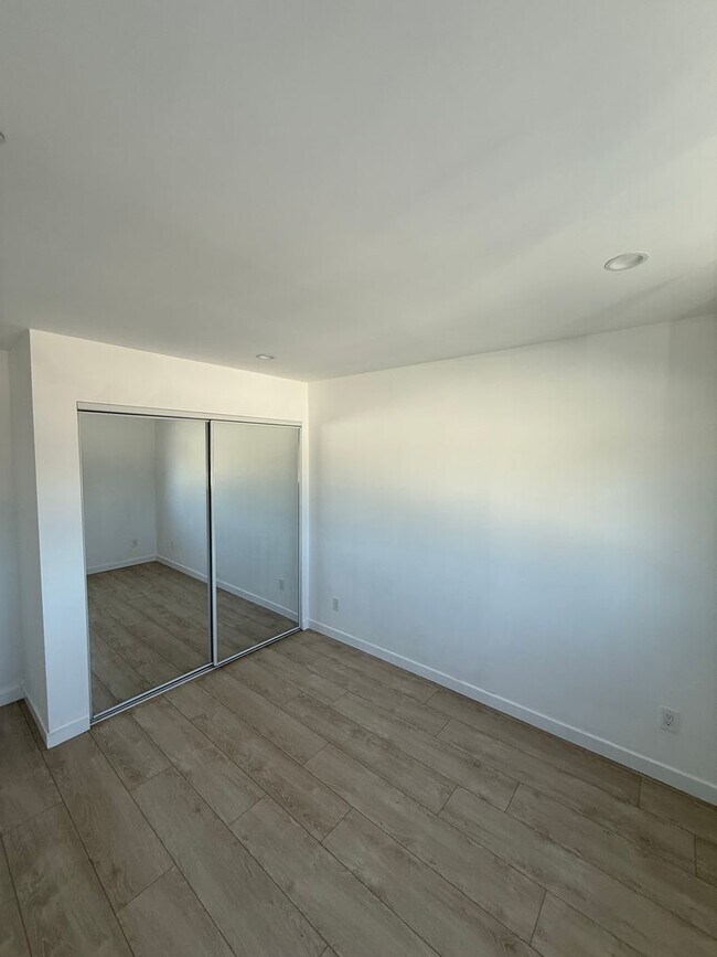 Building Photo - 22026 Saticoy St