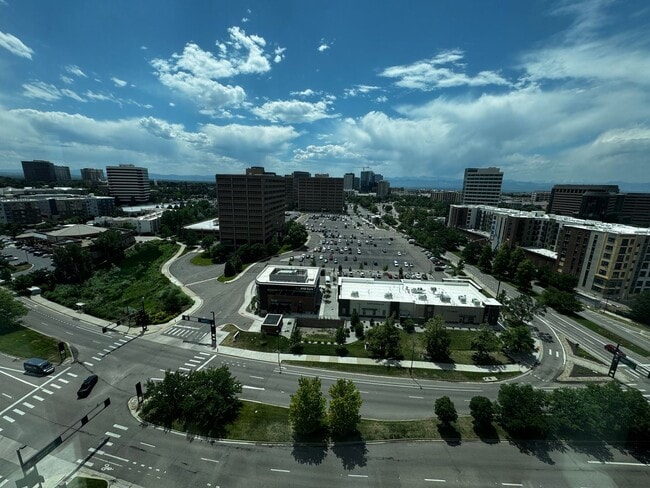 Building Photo - Penterra Plaza Condo with Amazing Panorami...