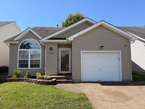 Building Photo - 10412 Pinoak View Dr