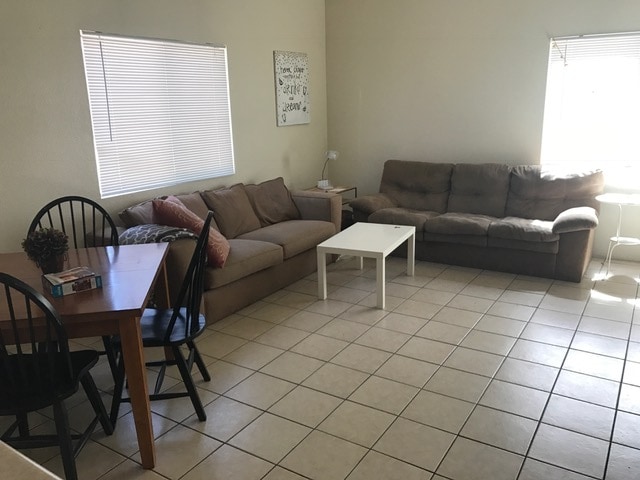 Huge living space - 1415 E Lee St
