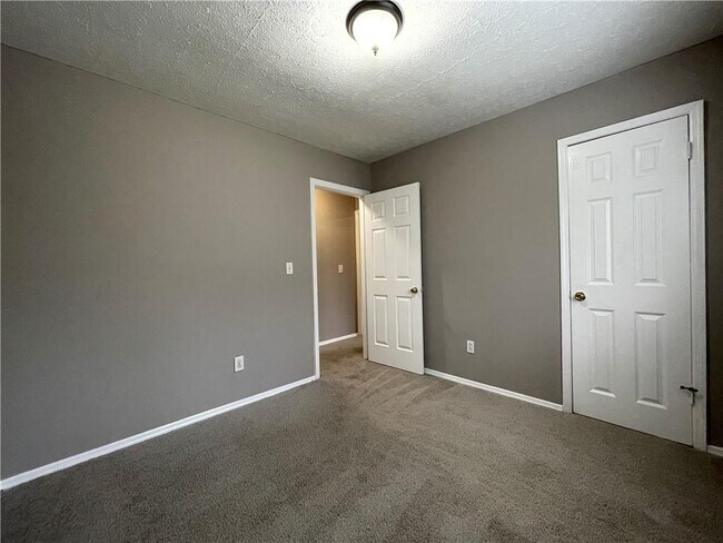 Building Photo - 4554 Doral Dr SW