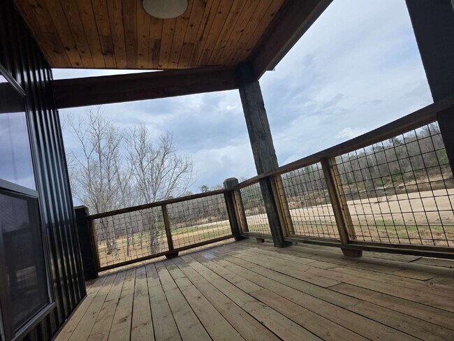 Building Photo - Beautiful peaceful 2/1 for rent! Fully furnished