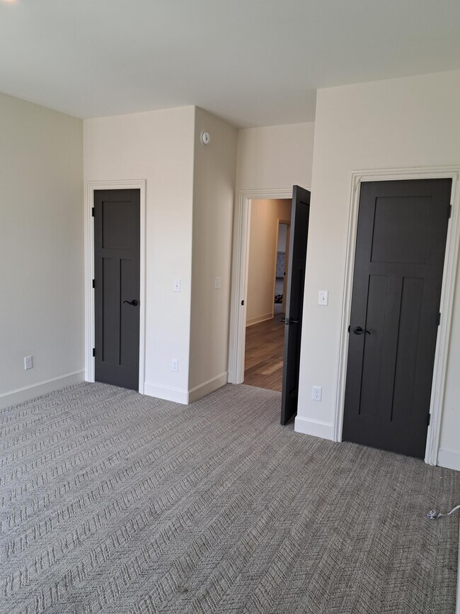 Building Photo - 7085 Fain Park Dr
