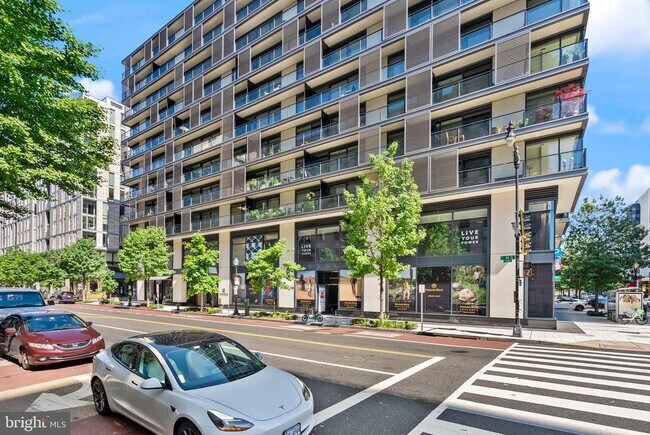 Building Photo - 925 H St NW