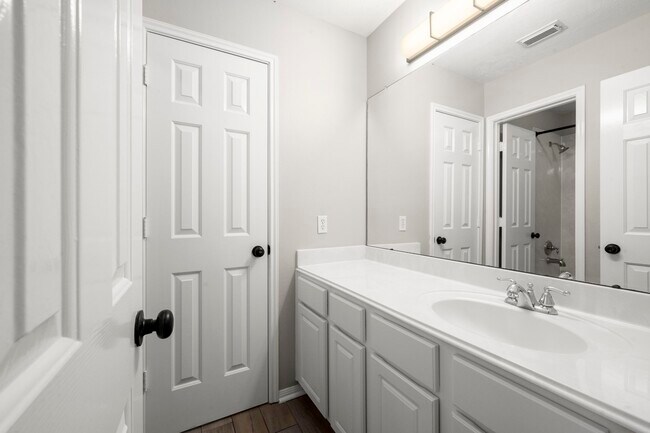 Building Photo - 7 Delta Mill Ct