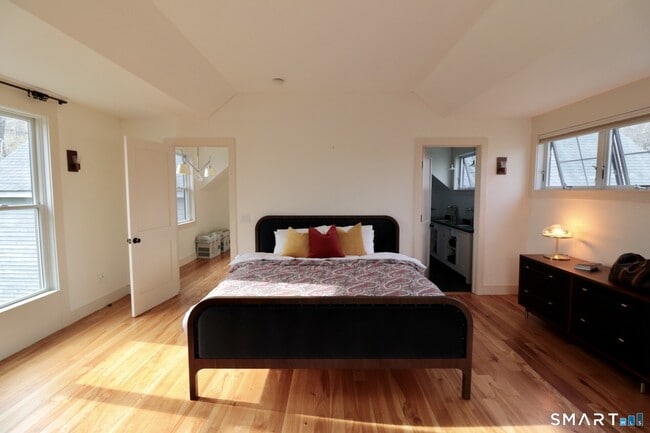 Building Photo - 68 Hopkins Rd