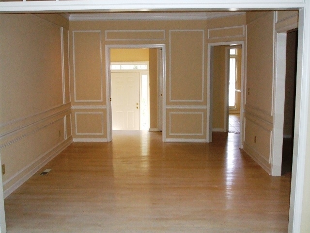 Building Photo - 2562 Oakwood Trce