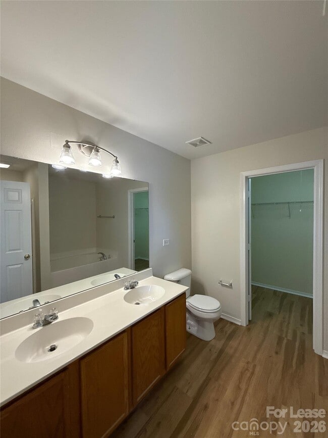 Building Photo - 9402 Darwick St