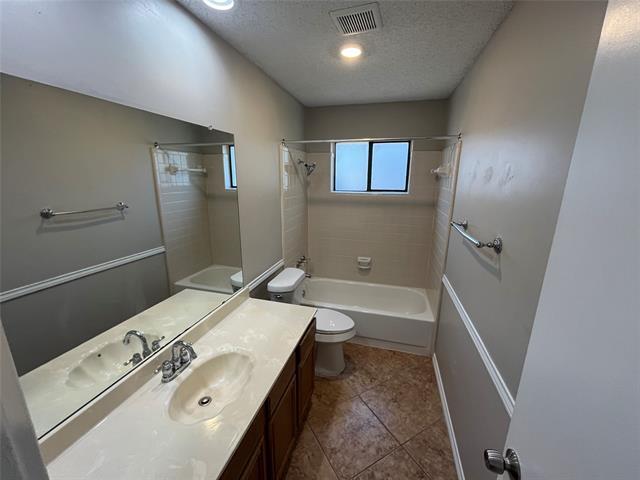 Building Photo - 2405 Brookside Dr