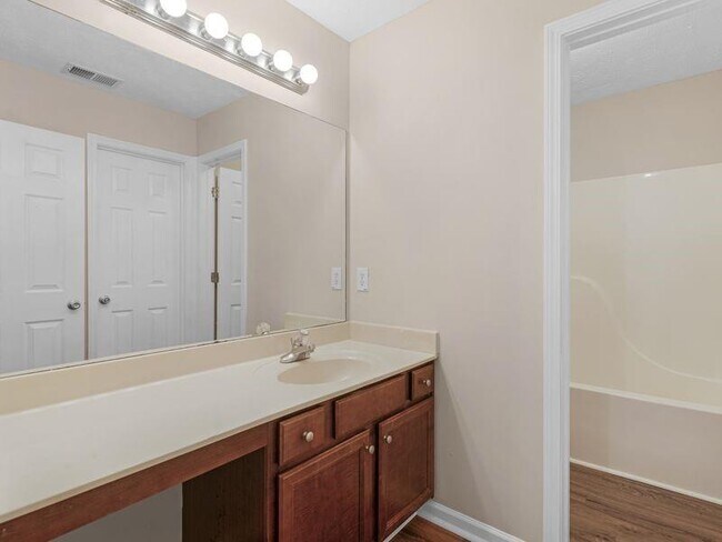 Building Photo - 362 Interlake