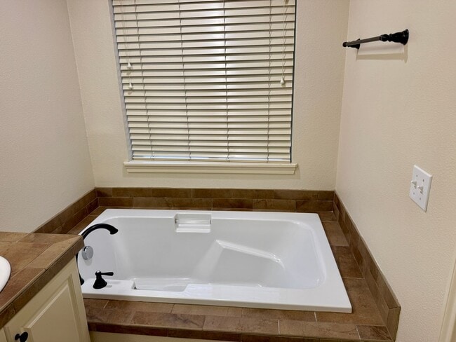 Building Photo - Bethany Village-Two bedroom TH Delight