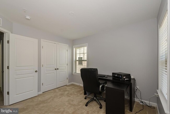 Building Photo - 7523 Holly Ridge Dr